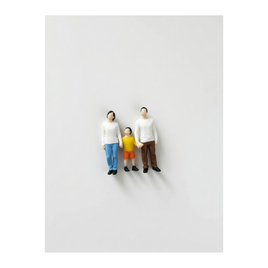 3 Adet Maket Insan Figür - Anne Baba ve Erkek Çocuk - Renkli - 1/50 Ölçekli 1:50 3-3,5cm