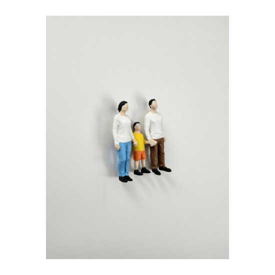 3 Adet Maket Insan Figür - Anne Baba ve Erkek Çocuk - Renkli - 1/50 Ölçekli 1:50 3-3,5cm